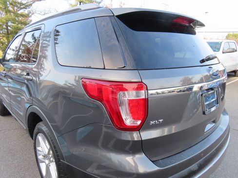 Used 2017 Ford Explorer XLT w/ Equipment Group 202A image 10