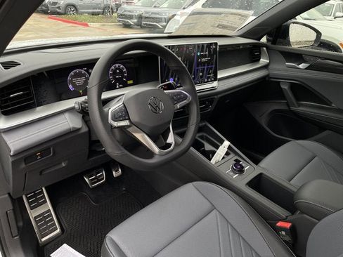 New 2026 Volkswagen Tiguan SE R-Line image 11