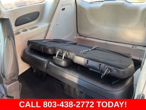 Used 2023 Chrysler Pacifica Touring-L FWD image 13