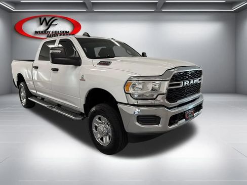 Used 2024 RAM 2500 Tradesman w/ Chrome Appearance Group AWD/4WD image 3