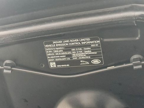 Used 2025 Land Rover Range Rover Sport SE AWD/4WD image 30