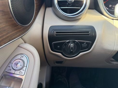 Used 2022 Mercedes-Benz GLC 300 4MATIC image 17