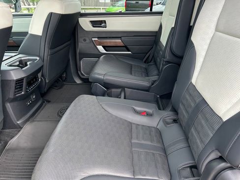 Used 2025 Toyota Sequoia Capstone AWD/4WD image 20