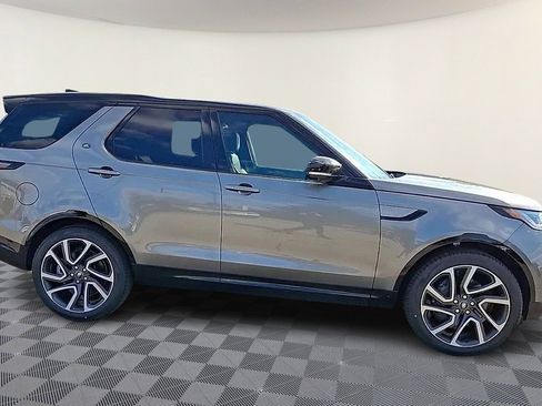 Used 2024 Land Rover Discovery Dynamic SE image 9