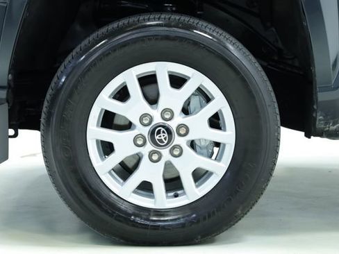 Used 2024 Toyota Tacoma SR5 w/ SR5 Upgrade Package RWD image 9