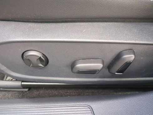 Used 2025 Volkswagen Jetta SE FWD image 22