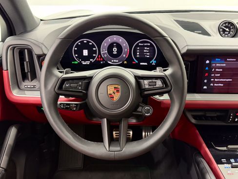 Certified 2025 Porsche Cayenne S AWD/4WD image 45