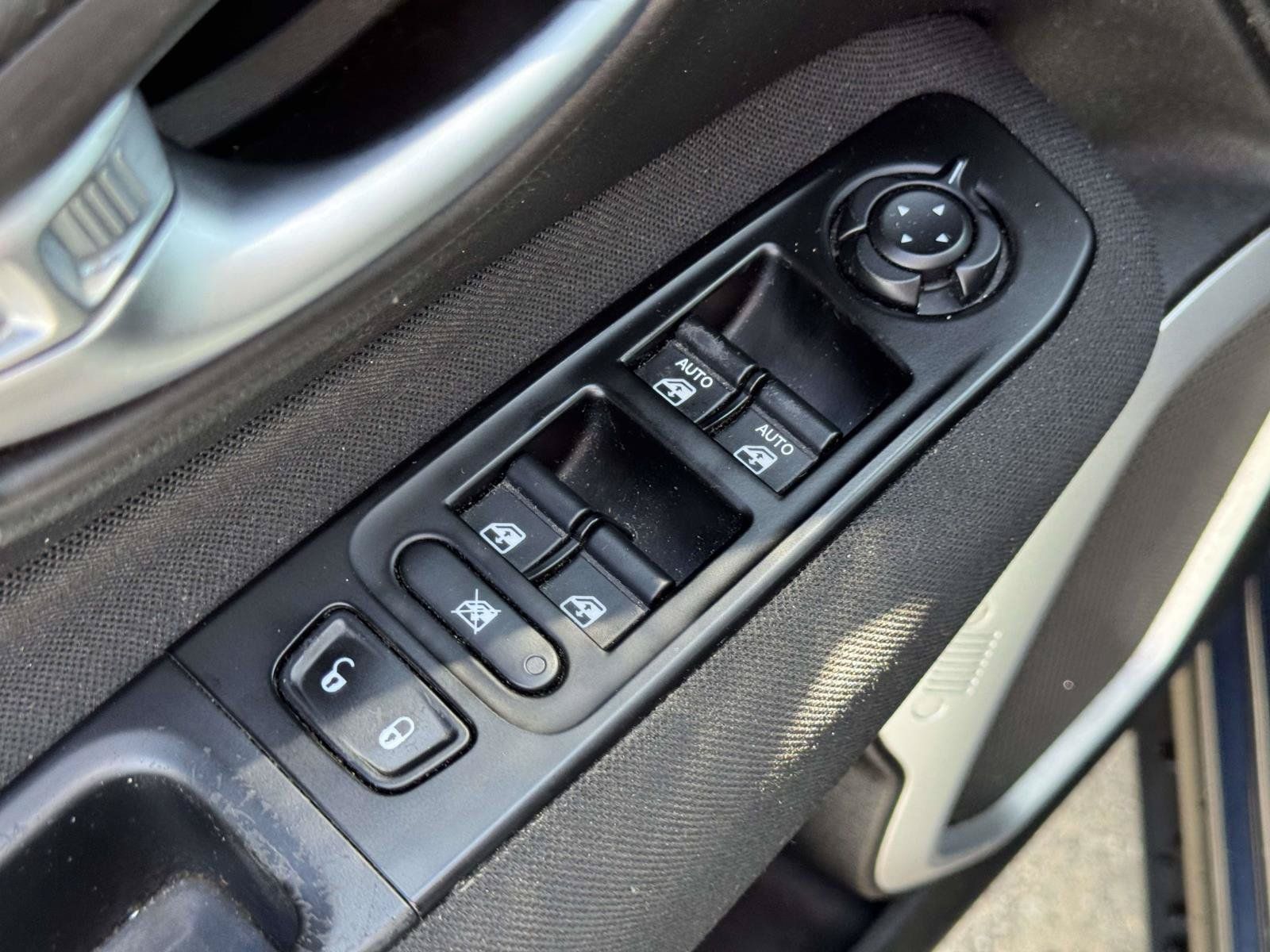 Used 2020 Jeep Renegade Latitude w/ UConnect 8.4 Nav Group AWD/4WD image 13