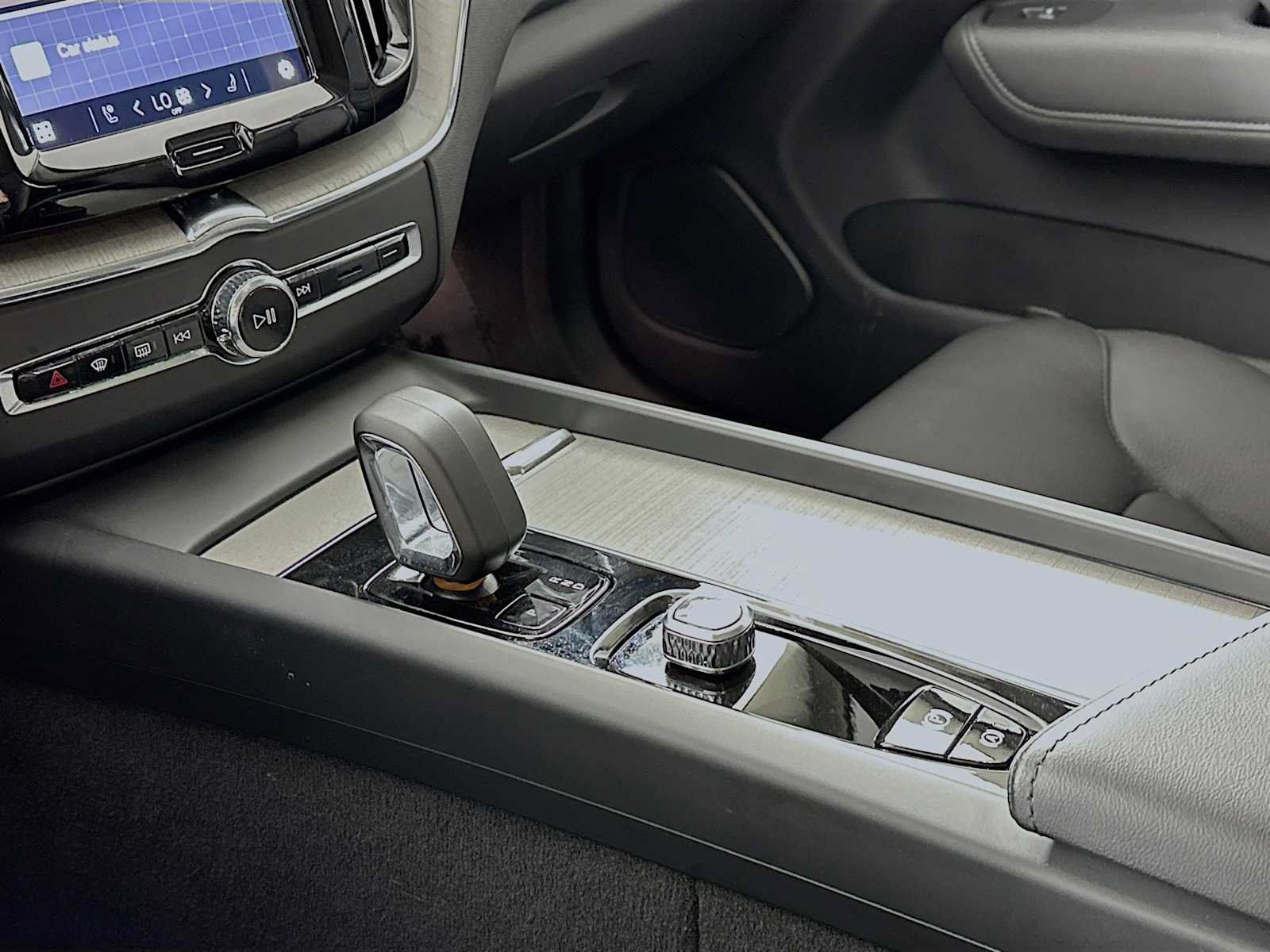 Certified 2025 Volvo XC60 T8 Plus w/ Protection Package Premier AWD/4WD image 16