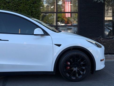 Used 2021 Tesla Model Y Long Range image 23