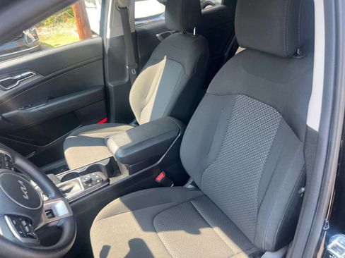 Used 2025 Kia Sportage LX image 22