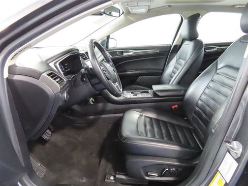 Used 2019 Ford Fusion SEL image 18