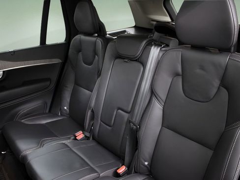 Used 2023 Volvo XC90 B6 Ultimate w/ Lounge Package image 15