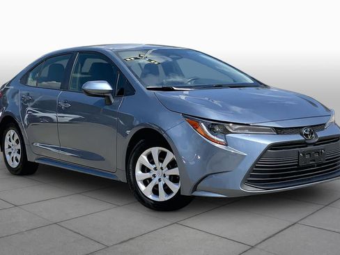Used 2023 Toyota Corolla LE FWD image 3