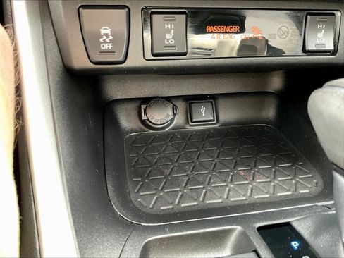 Used 2022 Toyota RAV4 XLE Premium AWD/4WD image 16