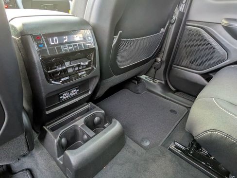 New 2025 Jeep Grand Cherokee L Laredo image 28