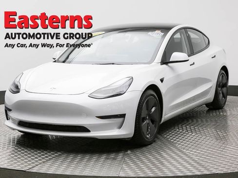 Used 2023 Tesla Model 3 Standard Range image 1