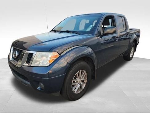 Used 2019 Nissan Frontier SV image 3
