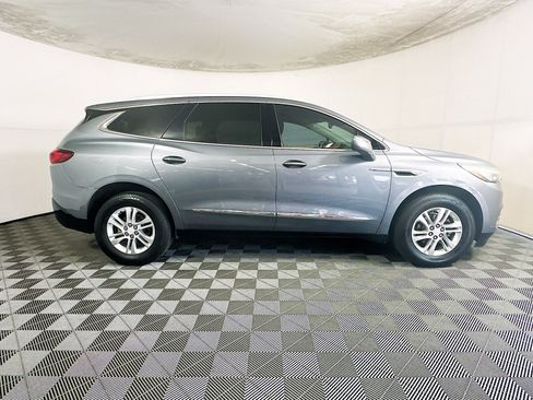 Used 2018 Buick Enclave Essence FWD image 2