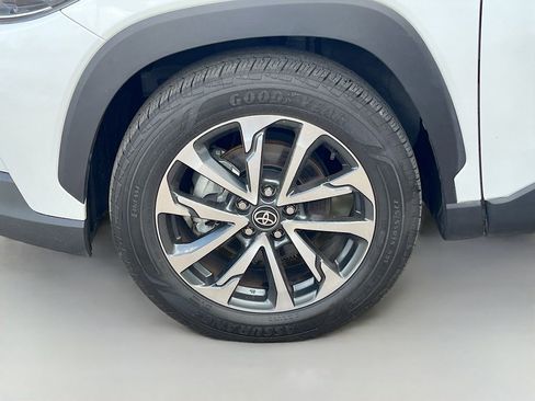 Used 2023 Toyota Corolla Cross XLE w/ Convenience Package FWD image 32