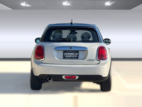 Used 2019 MINI Cooper 4-Door Hardtop w/ Signature Upholstery Package image 9