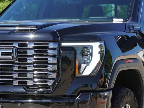 Used 2025 GMC Sierra 2500 Denali Ultimate AWD/4WD image 4