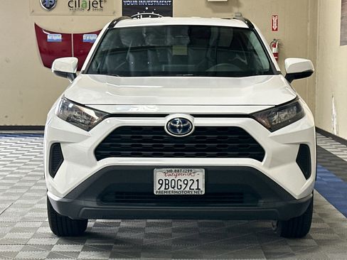 Used 2022 Toyota RAV4 LE image 9