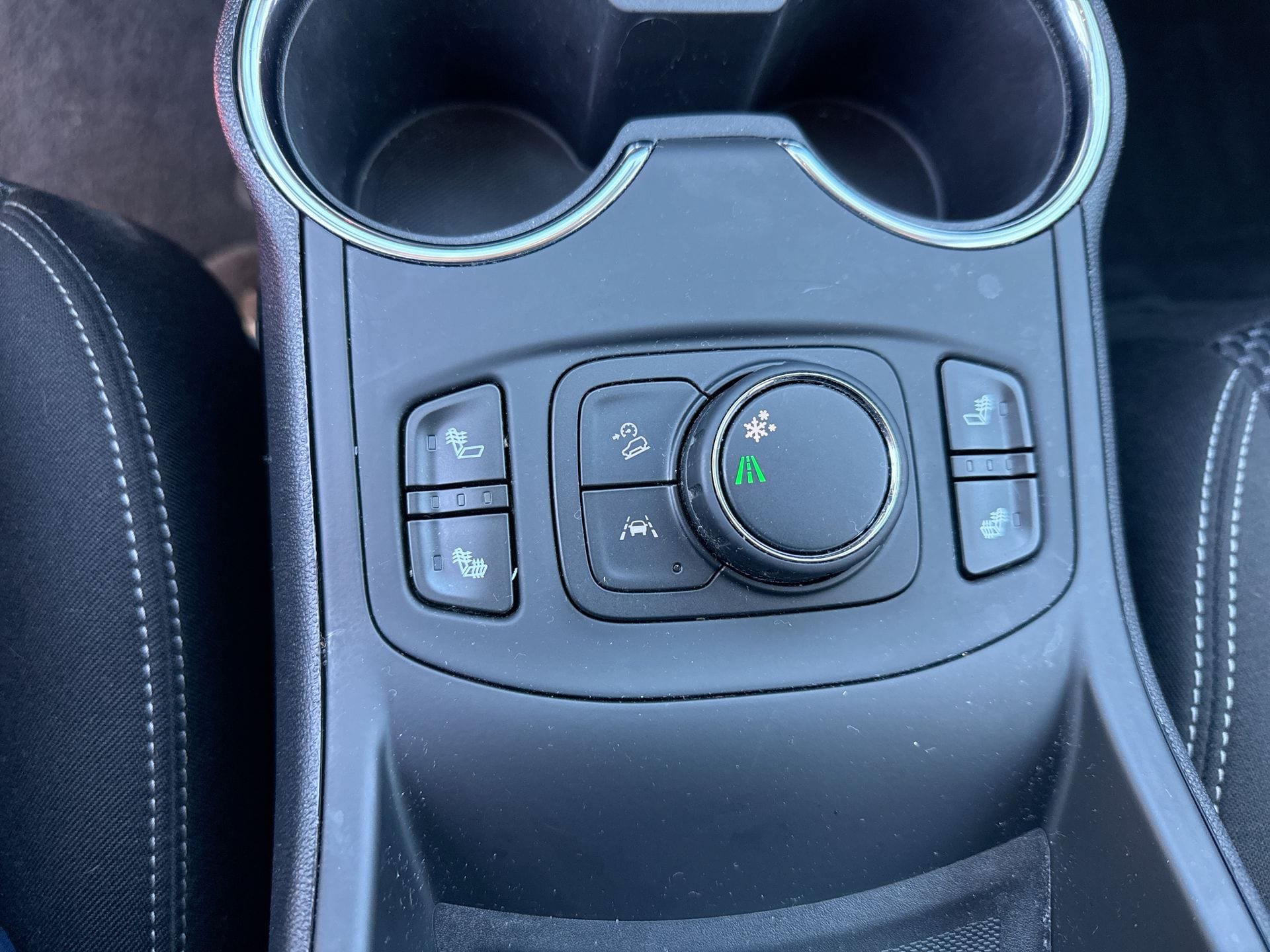 Used 2024 GMC Terrain SLE w/ Driver Convenience Package FWD image 17