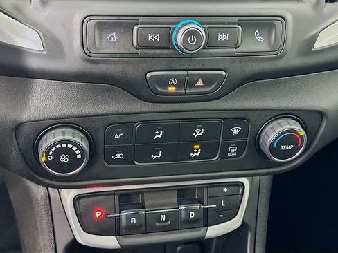 Used 2024 GMC Terrain SLE image 15