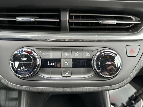 Used 2026 Buick Envista Sport Touring w/ Advanced Safety Package FWD image 19