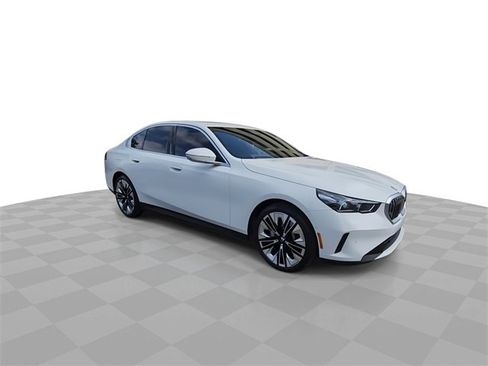 Used 2024 BMW 530i w/ Premium Package image 2