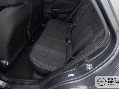 Used 2025 Hyundai Venue SEL FWD image 15