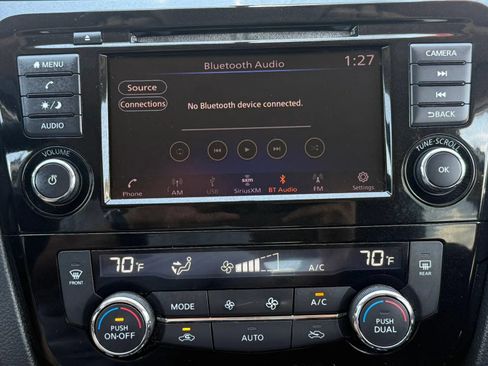 Used 2018 Nissan Rogue SV FWD image 16