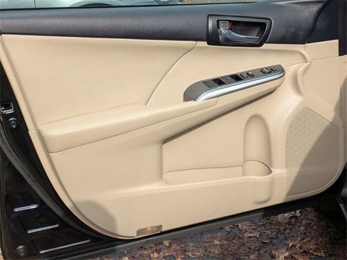 Used 2012 Toyota Camry XLE w/ Leather Pkg image 12