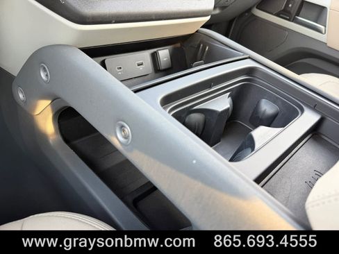 Used 2023 Land Rover Defender 110 SE image 29