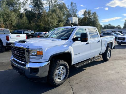 Used 2019 GMC Sierra 2500 4x4 Crew Cab w/ Sierra Convenience Package image 2