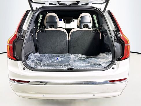 Used 2025 Volvo XC90 B5 Core w/ Climate Package image 16
