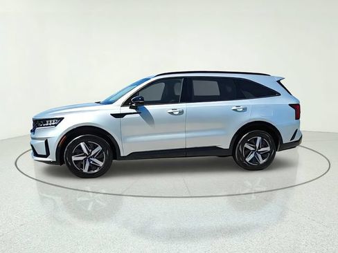 Certified 2022 Kia Sorento S FWD image 2