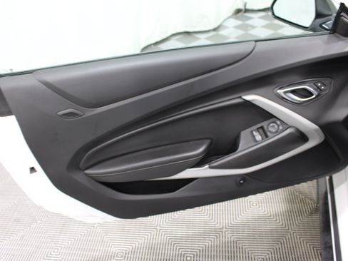 Used 2020 Chevrolet Camaro SS RWD image 6