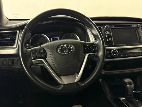 Used 2018 Toyota Highlander Plus FWD image 27
