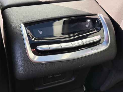 Certified 2025 Cadillac XT6 Premium Luxury AWD/4WD image 15