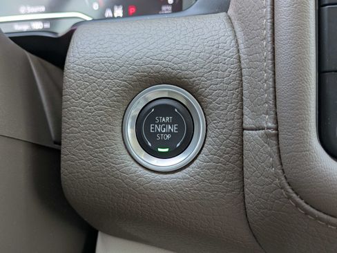 Used 2024 GMC Yukon Denali w/ Advanced Technology Package AWD/4WD image 31