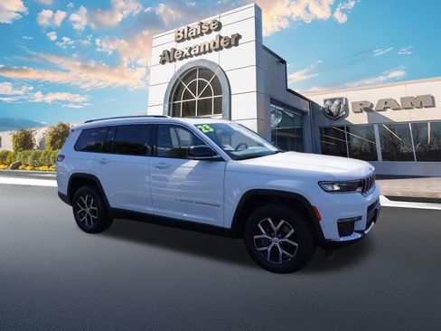 Used 2023 Jeep Grand Cherokee L Limited w/ Luxury Tech Group II AWD/4WD image 1