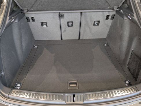 Used 2025 Porsche Macan image 28