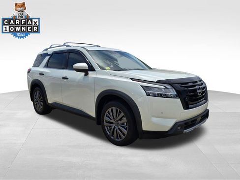 Used 2024 Nissan Pathfinder SL w/ SL Premium Package AWD/4WD image 10