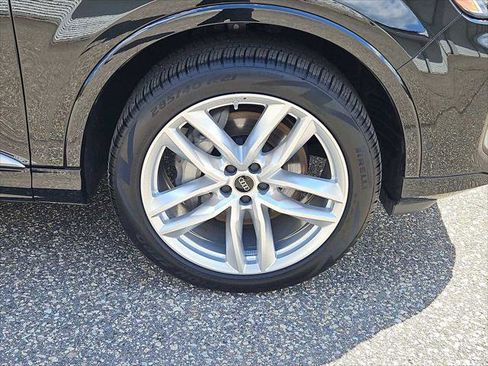 Certified 2025 Audi Q7 3.0T Premium Plus AWD/4WD image 9