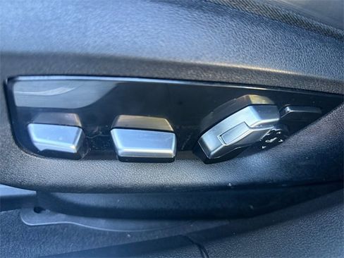 Used 2022 BMW 740i w/ M Sport Package image 12