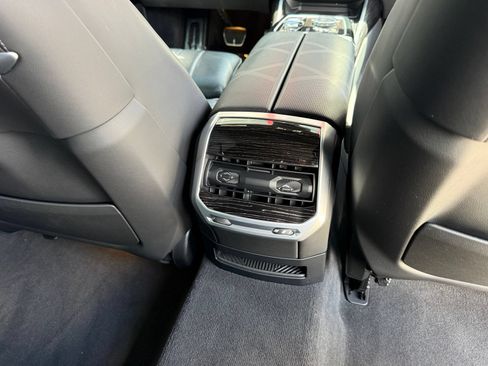 Used 2024 BMW i7 eDrive50 w/ M Sport Package RWD image 36