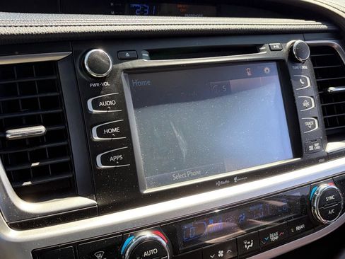 Used 2015 Toyota Highlander XLE FWD image 11
