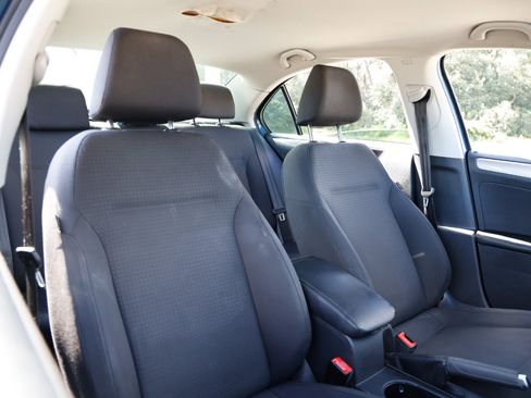 Used 2015 Volkswagen Jetta SE image 16